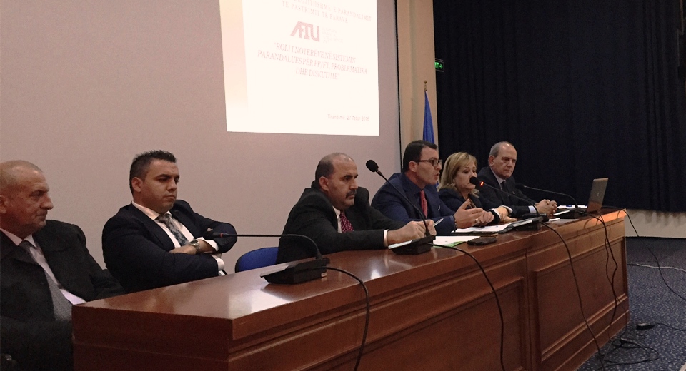 “Disa njerëz në Shqipëri financojnë terrorizmin. Një bankë pastron para”