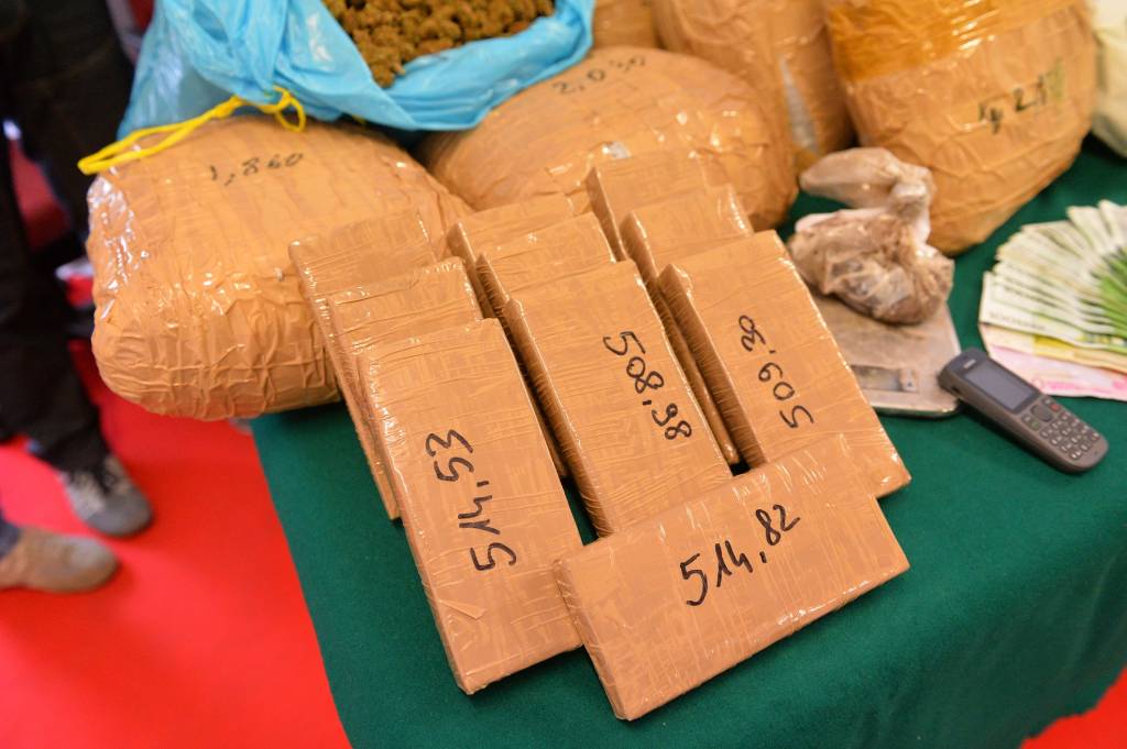 “DAKU! 36 NE PRANGA”/Pëson goditje të rëndë monopoli shqiptar i drogës Shqipëri-Holandë-Milano