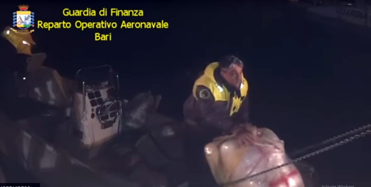 VIDEO & DETAJE/ Itali, vlera e drogës së bllokuar në gomone 8 milionë euro