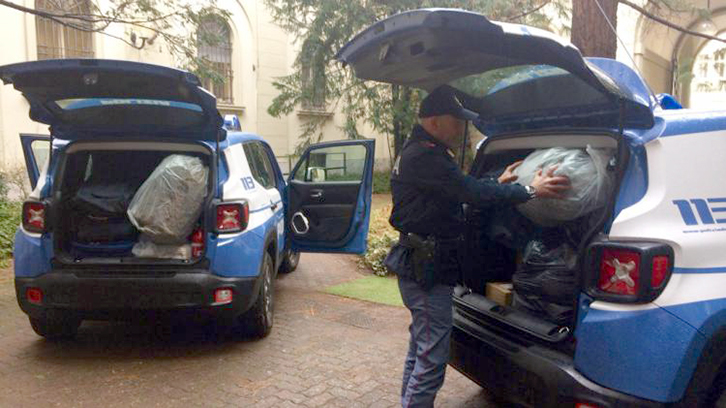 FOTO/ Itali, nga grabitës në trafikantë droge, shkatërrohet banda me shqiptarë e italianë