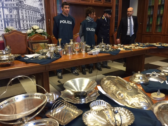 FOTO/Kapet thesari i 3 hajdutëve shqiptarë në Itali, vetëm ar e argjend