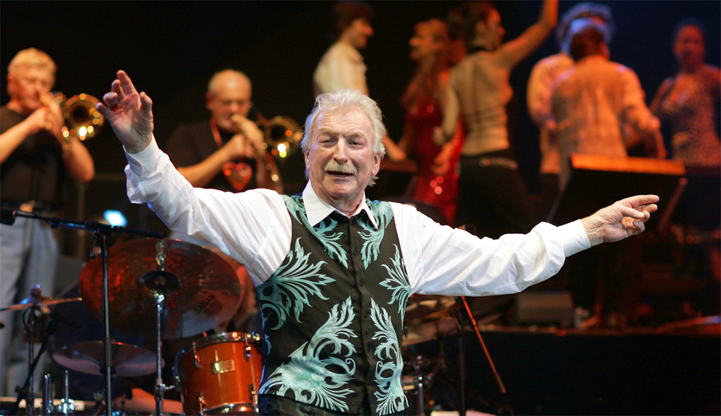 VIDEO HOMAZH/ Vdes James Last, themeluesi i muzikës klasike të përpunuar