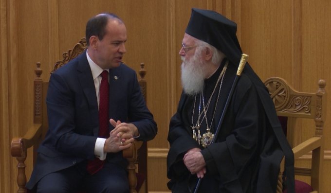 Nishani uron Pashkët, të na shërbejë për të përsosur veten