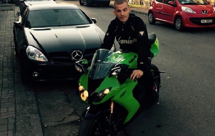 FOTO/ Tiranë, motori përplaset me murin, aksidentohet për vdekje shoku i Stresit