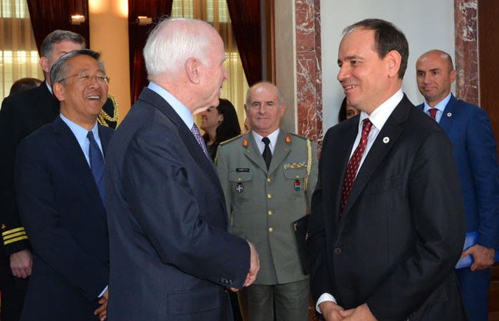 Presidenti Nishani, takim me senatorin amerikan Mc Cain