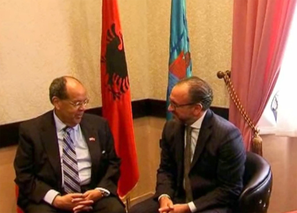 FOTO/ Withers përsëri në Vlorë…! A ka parashkruar të njëjtin fat për Lelin, si edhe për Gjikën, kjo vizitë…?!