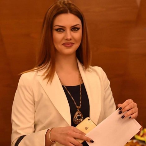 Zëdhënësja e FSHF-së “replikë” me Berishën: Vëre ndeshjen “X”