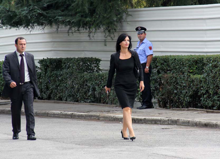 Jozefina Topalli: Ku bashkohem me Lulzim Bashën