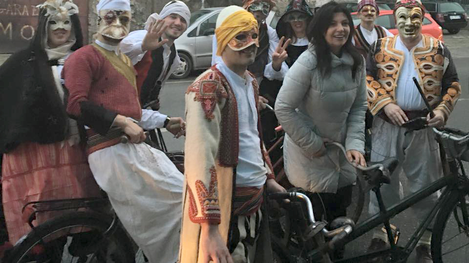 FOTO GALERI/ Jozefina Topalli rrethohet nga maskat