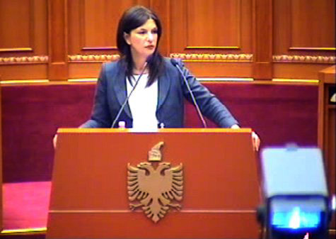 Topalli: Tahiri të shkarkohet për ftesën e vrasësit në zyrën e tij