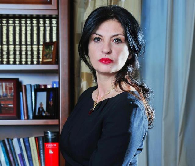 FOTO LAJM/ Topalli kujton 25 vjetorin e rrëzimit të bustit të Enver Hoxhës