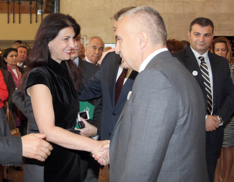 Ilir Meta humbet “qetësinë dhe dashurinë” , nuk kapërdin dot akuzat e Jozefina Topallit