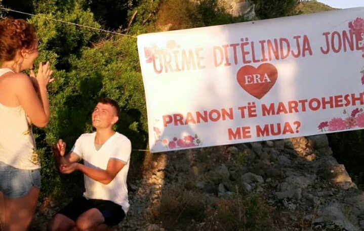 FOTO LAJM/ Po the romantik…, ke thënë vlonjat…!