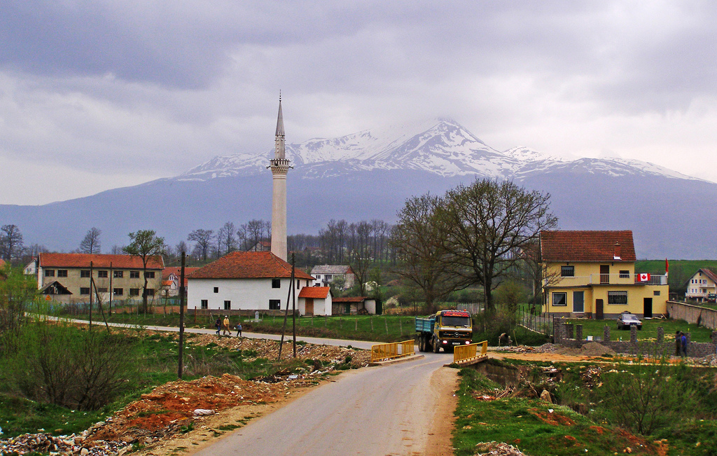 Policia nis gjuetinë ndaj komandantit shqiptar të ISIS, Lavdërim Muhaxherrit