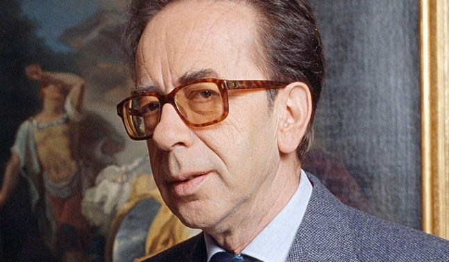 Zhvillohet sot ceremonia, Presidenti francez nderon me titullin “Komandant” Kadaren