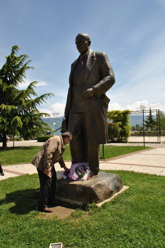 FOTO GALERI/ Ismail Kadare në Pogradec, nderon Lasgush Poradecin dhe Mitrush Kutelin