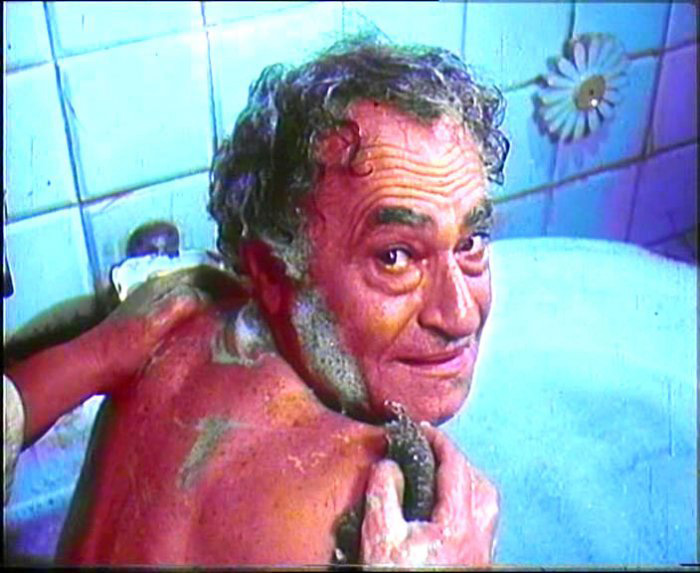 VIDEO/ Regjimi zhduku filmin pas vdekjes së Mehmet Shehut, ja skenat e Kadri Roshit që kanë shpëtuar