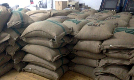 Kukës, i gjenden 34 thasë me kafe pa faturë, në pranga 49-vjeçari