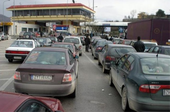 Doganierët grekë përfundojnë grevën, rinis puna rikthehen radhët në pikat e kalimit kufitar