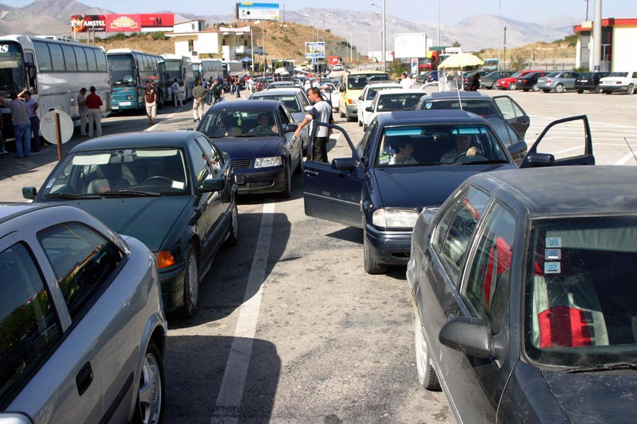 Kriza greke mban “peng” emigrantët, nuk vijnë për pushime në Shqipëri