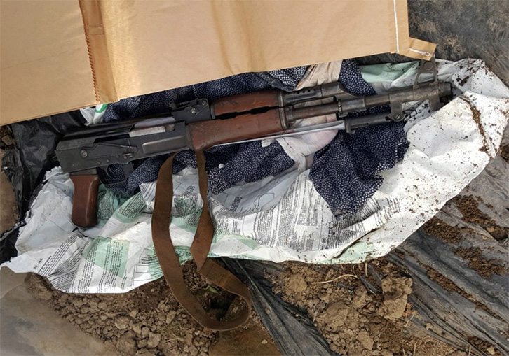 FOTO & EMRAT/ Vëllezërit “luftë” me kallashnikov për një copë tokë, njëri në spital, tjetri në pranga