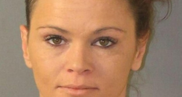 Arrestohet kamarierja, kreu marrëdhënie me 15-vjeçarin në dush