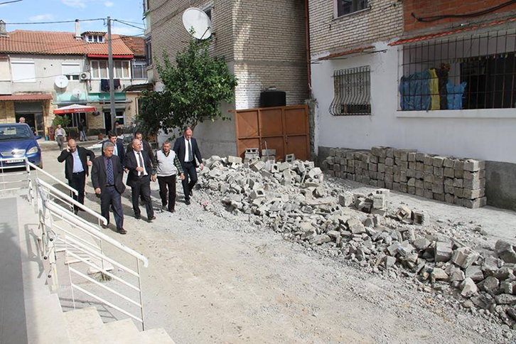 FOTO/ Projektet në infrastrukturë, bashkia Kamëz vijon lirimin e hapësirave publike