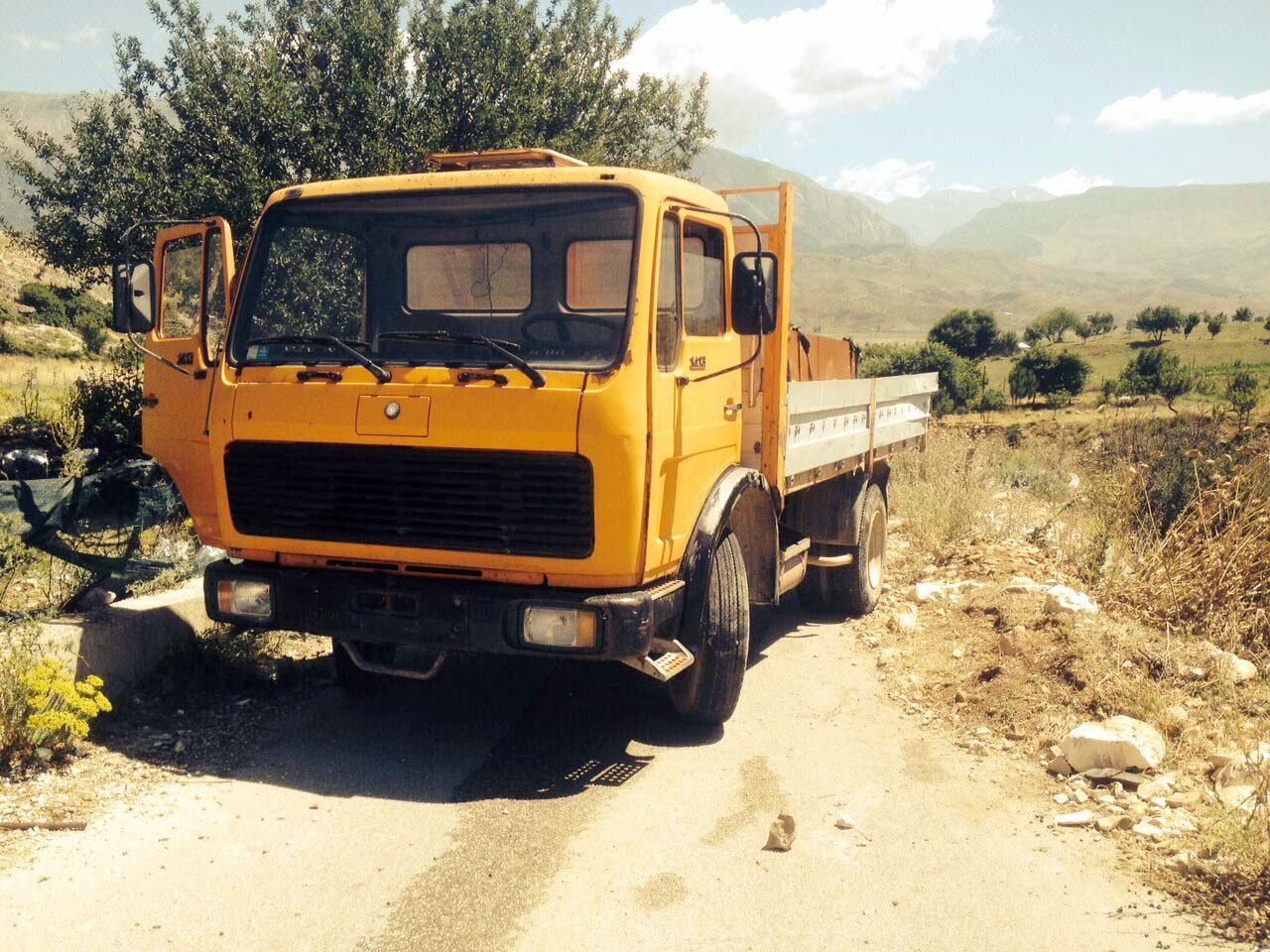 FOTO/ Zbulohet kamioni nga u qëllua mbi policinë në Lazarat