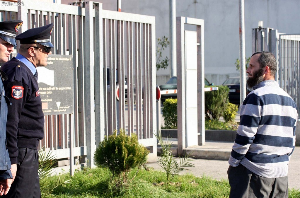 ÇUDIA/8 kosovarë azil politik në Shqipëri