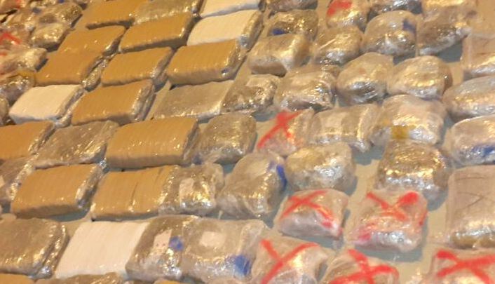 Policia e Vlorës kap 200 kile drogë, 2 trafikantë arrestohen