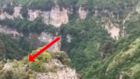 VIDEO/ Tepelenë, efektivët në kërkim të drogës, bllokohen në Kanionet e Nivicës