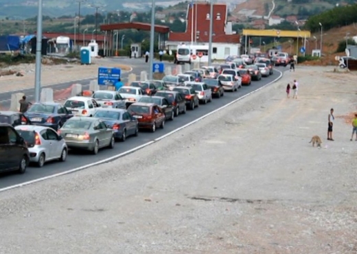 Greva e fermerëve grekë, krijon fluks makinash në Kapshticë