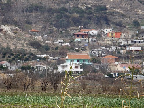 Gjendet koka e dekompozuar e një njeriu në Vlorë
