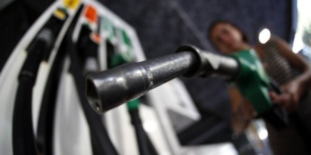 VIDEO&EMRI/ Pogradec, kontrabandonte naftë nga Maqedonia, arrestohet në flagrancë