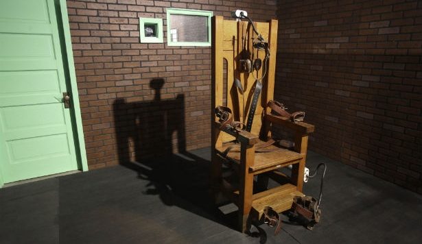 Greqi, dy italianë lidhin dhe torturojnë në karrige elektrike shqiptarin për një motor