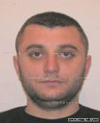 Vetëdorëzohet në polici, rëmbeu tre persona se i kishin vjedhur hashashin