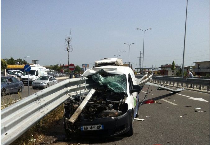 FOTO/Kavajë, një tjetër aksident i tmerrshëm