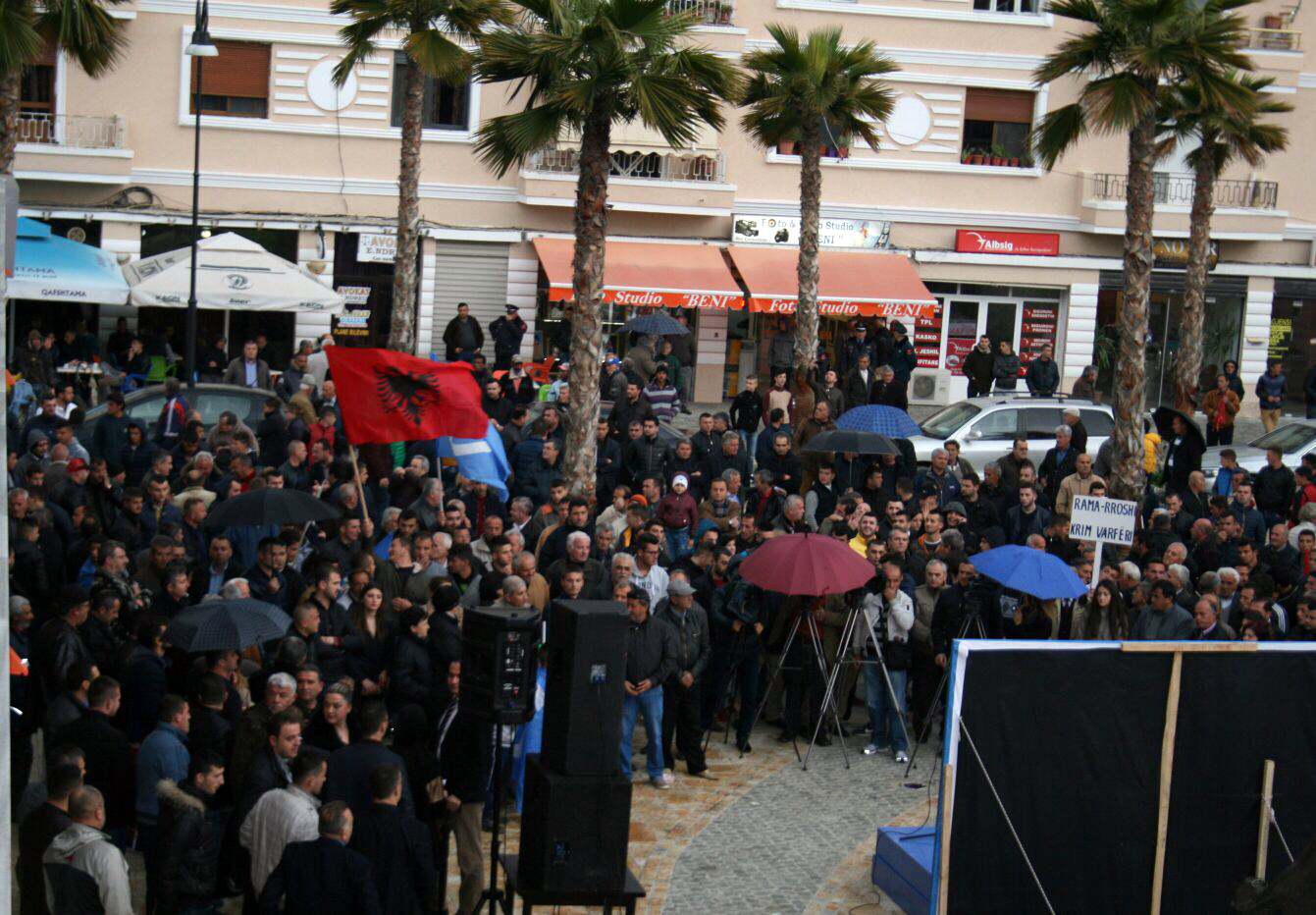 FOTO/ Kavaja në protestë kundër oligarkisë së krimit dhe korrupsionit
