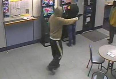 Vjedh xhiron ditore të kazinos duke kërcënuar punonjësit me pistoletë lodër