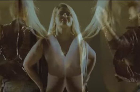 Policia arreston këngëtaren në Qafë Thanë