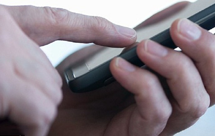 Gruaja kërcënon kolegen e burrit: Hiq dorë, s’e shikon që ndodhin vrasje?!