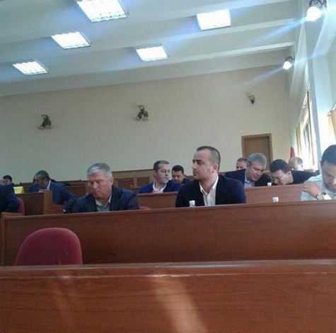 Qeveria zhvendoset në Vlorë, të shkarkojnë kryetarin e këshillit të Qarkut