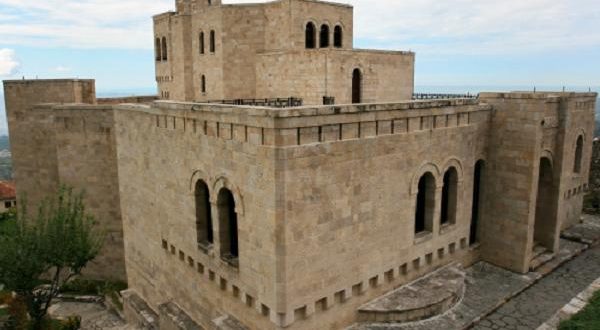 FOTO/ 10 kështjellat sekrete në Europë – ajo e Krujës është e dyta