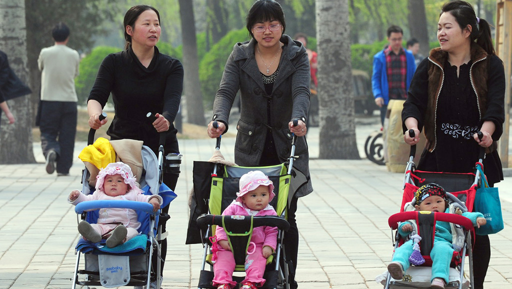 Kinë, Pleniumi 5 i KQ të PKK vendos: Çiftet mund të kenë deri në dy fëmijë