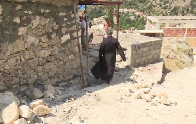 Kisha në Dhërmi, Greqia kushtëzon Shqipërinë