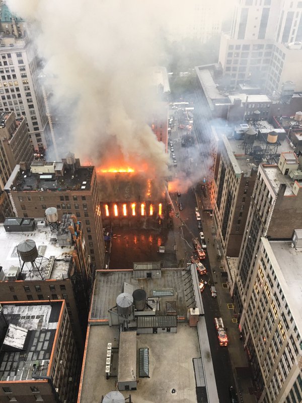 Kisha e vjetër serbe në Manhattan digjet Ditën e Pashkës