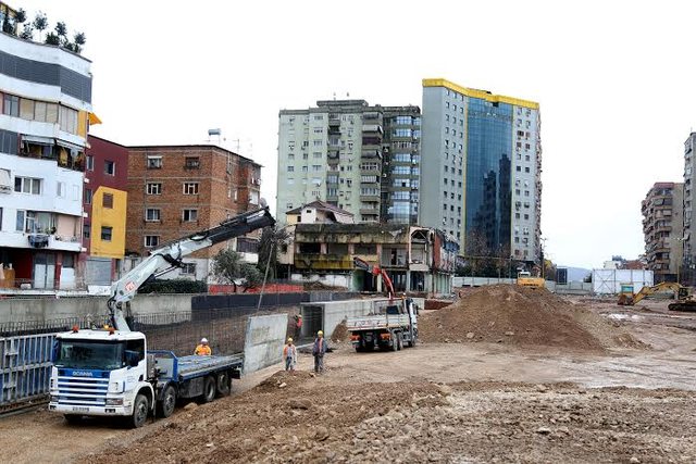 Pazari me pronat publike dhe pasuritë e qytetarëve e vetmja punë e Erion Veliajt