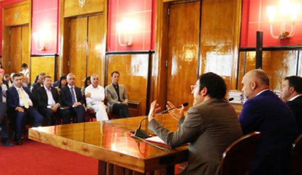 Reforma territoriale, të larguarit nga 61 bashkitë e reja përfitojnë 1-3 paga mujore pas shkarkimit