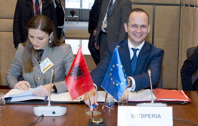 Politika e jashtme me dy koka, Ditmir Bushati i PS nuk e do – Klajda Gjosha e LSI e ka xhan OSBE-në!