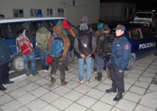Arrestohet fieraku transportonte klandesitnë nga Dropulli në Hot